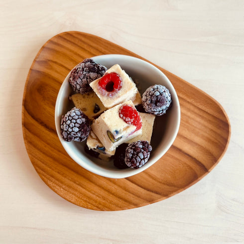 Frozen Yogurt with Berries and Cashew